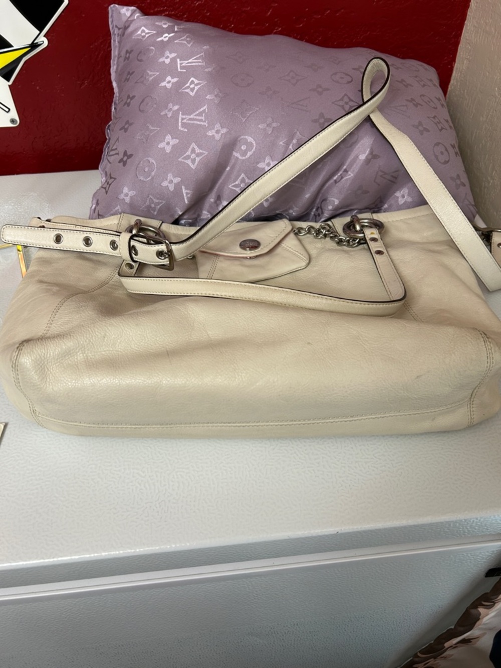Coach Cream Leather Shoulder Bag with Chain Detail - Picture 13 of 16